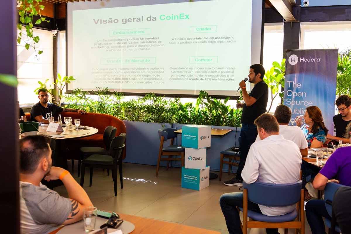 CoinexPortugues's tweet photo. Dando um gostinho do nosso meetup! 😍 Quem mais está ansioso para o próximo encontro? 🚀
#CoinExHedera2024 #CoinExMeetup2024 #CoinExstaywithSP https://t.co/QDS4ZHTa28