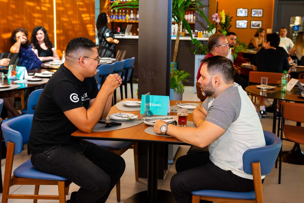 CoinexPortugues's tweet photo. Dando um gostinho do nosso meetup! 😍 Quem mais está ansioso para o próximo encontro? 🚀
#CoinExHedera2024 #CoinExMeetup2024 #CoinExstaywithSP https://t.co/QDS4ZHTa28