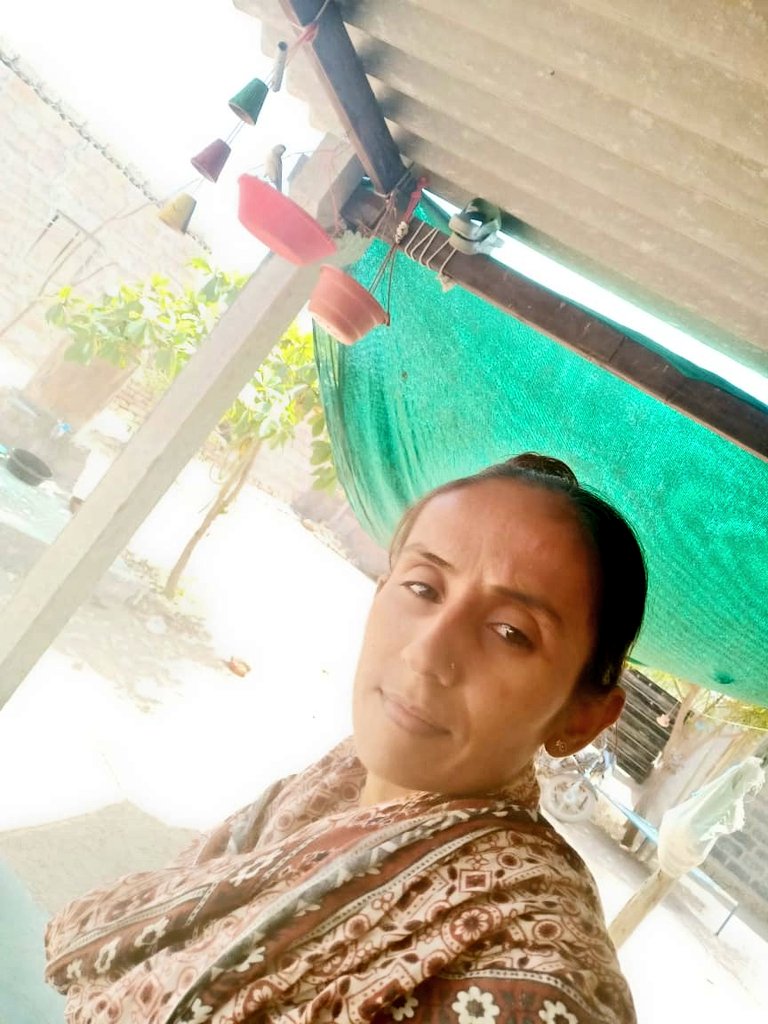 eventsofec's tweet photo. Amruta vankar from #Kutch #Gujarat participating in #SelfieForSparrow contest under #कहां_गई_मेरे_आंगन_की_गौरैया Campaign.
#ECForBirds #SparrowDay2024 #ilovesparrows https://t.co/X6cDUZgZ9I
