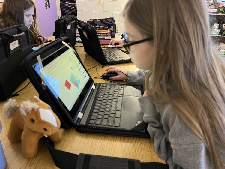 ButtsRoadInt's tweet photo. Mrs. Lucas' 5th graders are designing egg landers in Tinkercad to be printed on our 3D printers.  They discussed the net force acting on the egg, as well as measured each dimension in Cad. #SOARingHighatBRI https://t.co/pEXt1EmcGi