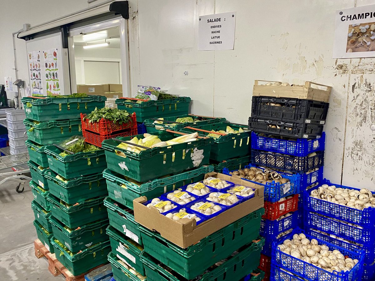 Michel_MENARD's tweet photo. À #SaintAignanGrandlieu ce matin pour visiter le site de la Banque alimentaire de #LoireAtlantique. Bravo aux équipes salariées et bénévoles qui se mobilisent face à la hausse des besoins. Leur rôle est essentiel pour lutter contre la précarité alimentaire grandissante. https://t.co/RTzUGsGzNt