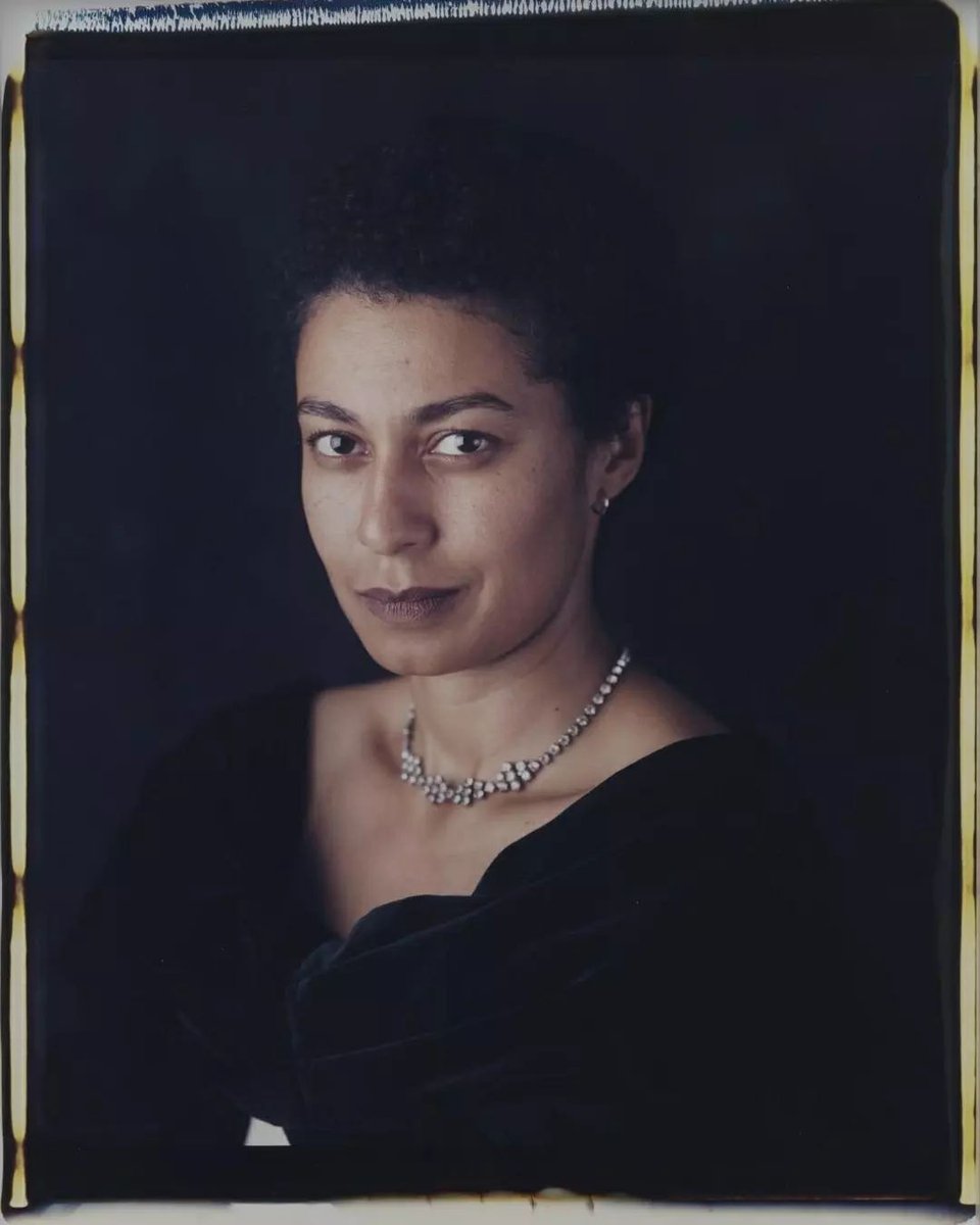 Tate's tweet image. #MaudSulter’s series of large-scale Polaroids is our #WorkOfTheWeek. Titled ‘Les Bijoux’, the work is made up of nine self-portraits. 

In each, Sulter has imagined herself as Jeanne Duval, the romantic companion and muse of French poet Baudelaire. 

🎞️ bit.ly/3PupKEh