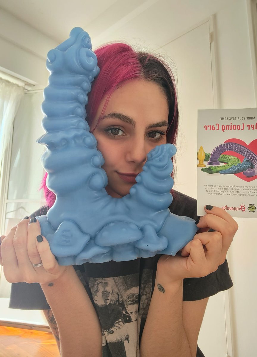 @SinnovatorHQ sent me their new toy 🩷 the absolem! 🐛 cant wait to try it. the texture looks yummmy 😈 thank u so much 🐛❤️