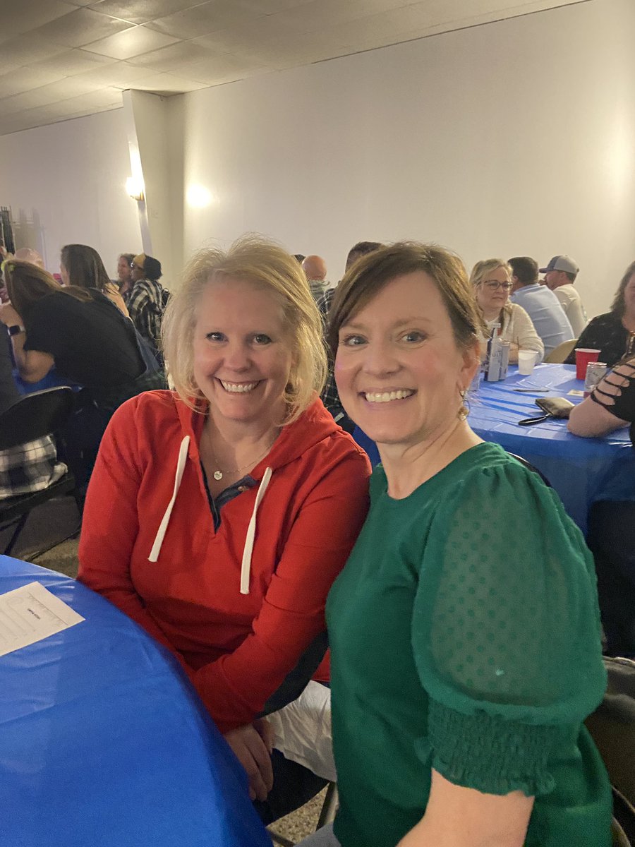 Had a hoot at Trivia Night with @thelensthinkers raising money for a playground shade at <a href="/AHLHuskies/">Alpha Hart Lewis, The AVID Elementary</a>. Big high-five to their PTA for organizing! People are good 🥰👊