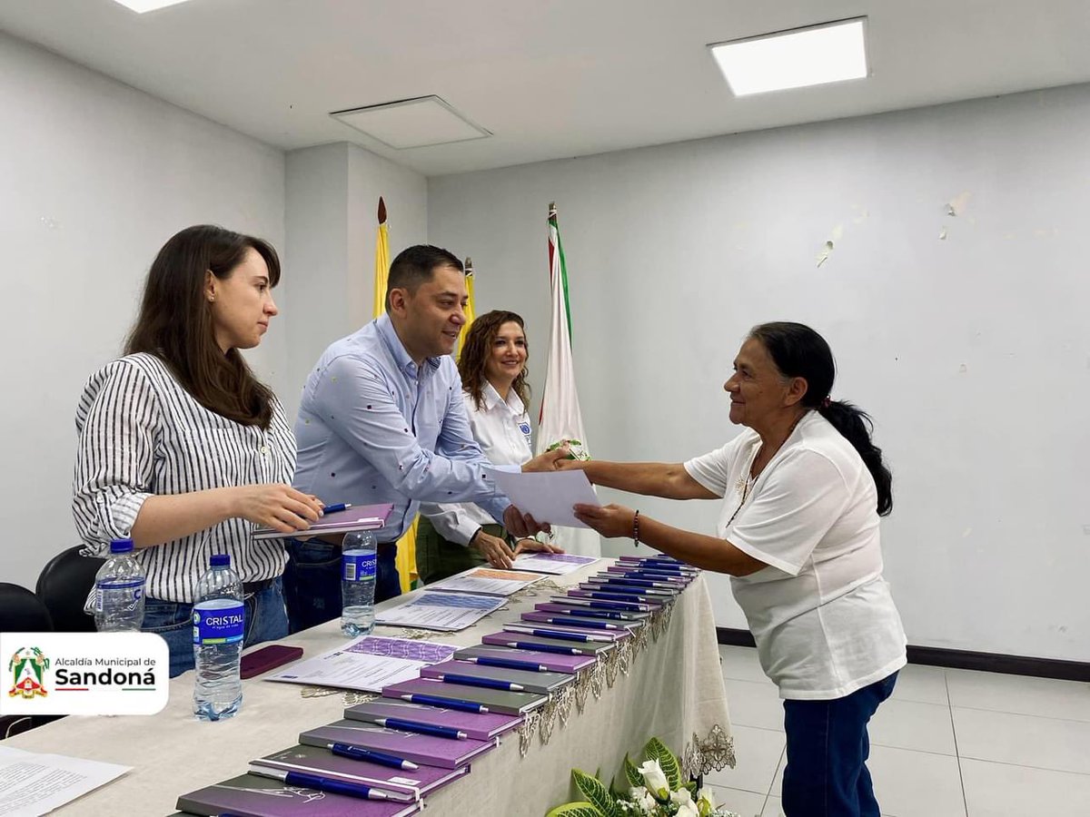 AlcSandona's tweet photo. Desde la inclusión del enfoque de género en nuestro Plan de Desarrollo, reafirmamos nuestro compromiso con la equidad y los derechos de todas las personas. 💚🤍♥️ Sigamos trabajando juntos por un mundo más justo e igualitario. https://t.co/SjZf7I2ukv