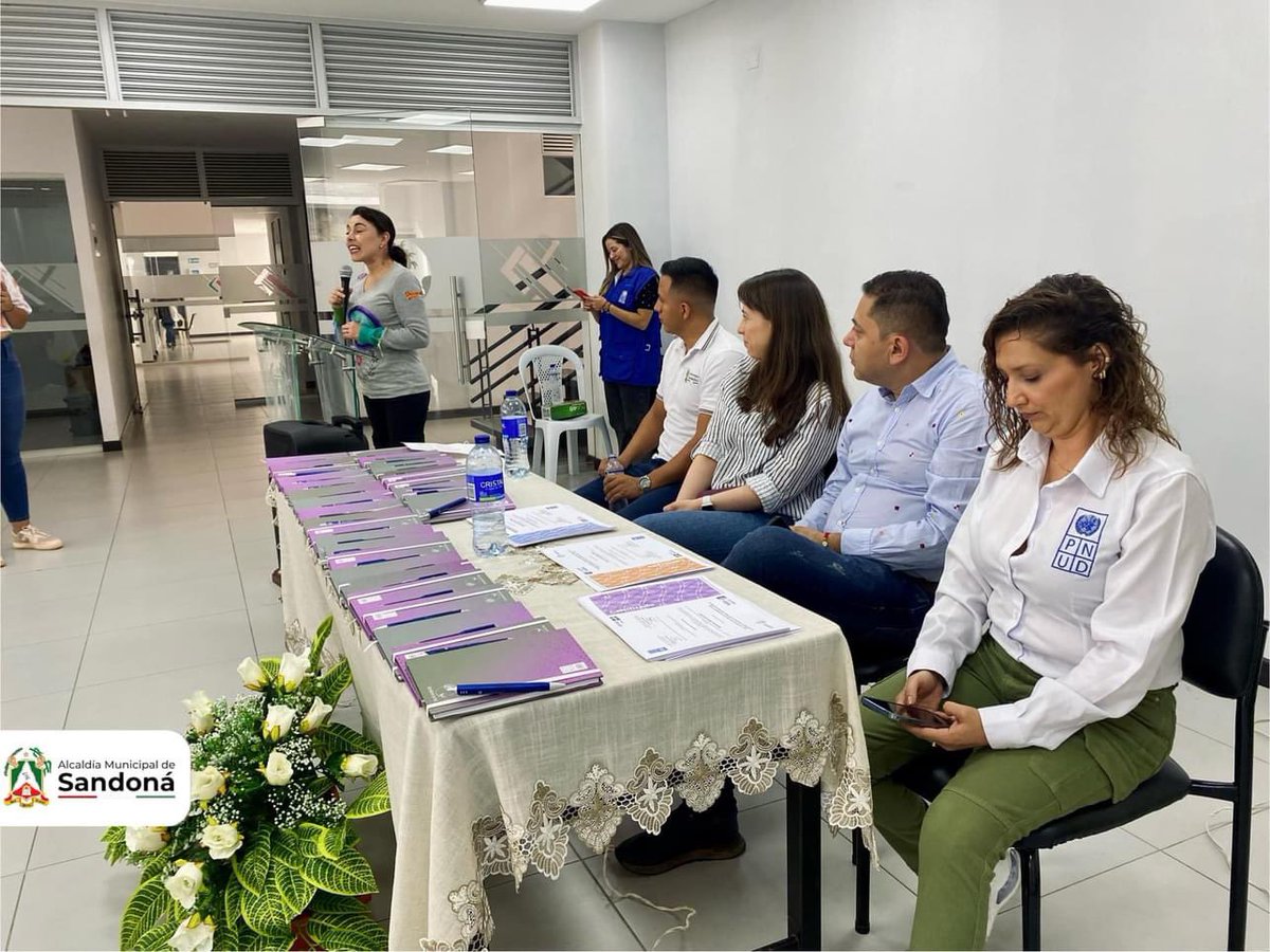AlcSandona's tweet photo. Desde la inclusión del enfoque de género en nuestro Plan de Desarrollo, reafirmamos nuestro compromiso con la equidad y los derechos de todas las personas. 💚🤍♥️ Sigamos trabajando juntos por un mundo más justo e igualitario. https://t.co/SjZf7I2ukv