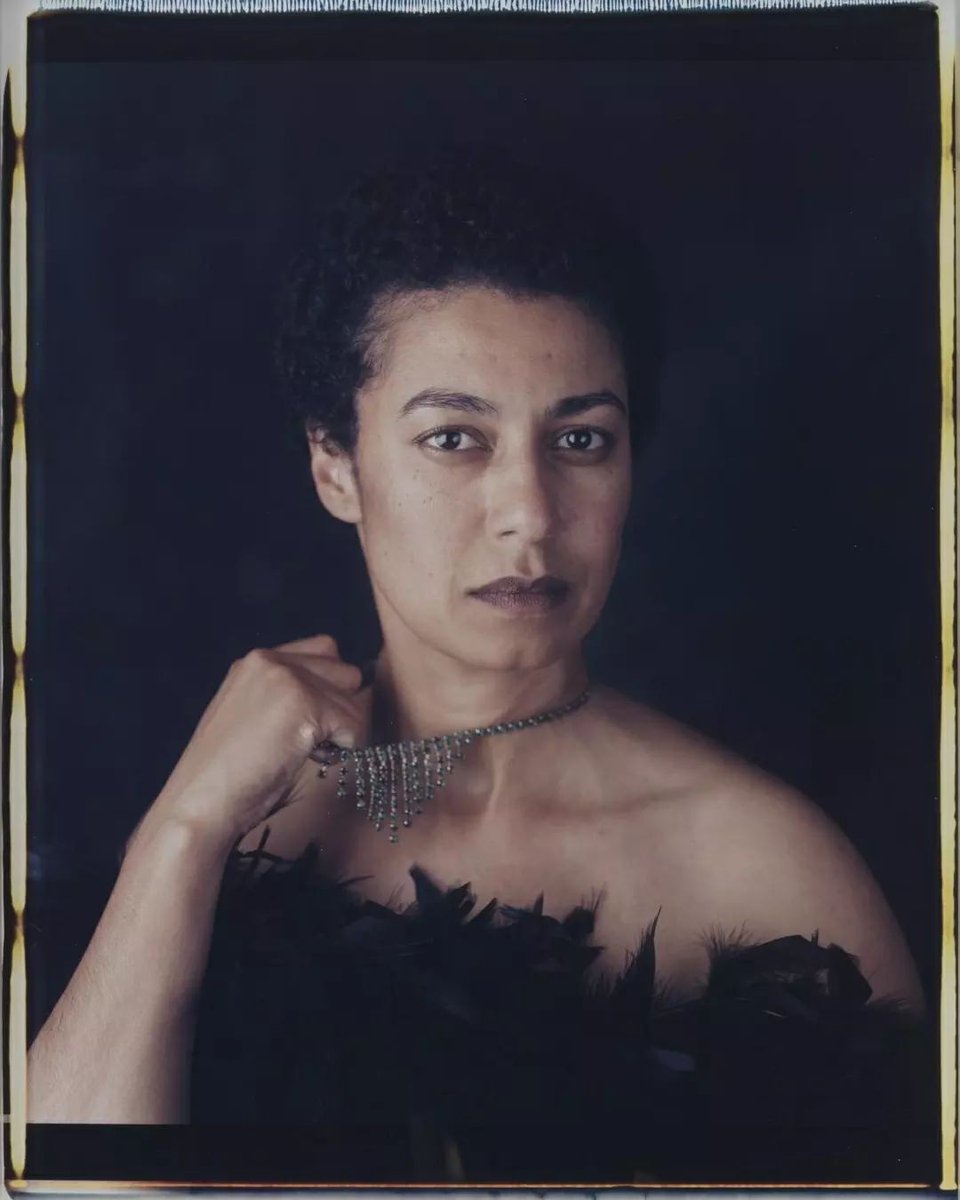 Tate's tweet image. #MaudSulter’s series of large-scale Polaroids is our #WorkOfTheWeek. Titled ‘Les Bijoux’, the work is made up of nine self-portraits. 

In each, Sulter has imagined herself as Jeanne Duval, the romantic companion and muse of French poet Baudelaire. 

🎞️ bit.ly/3PupKEh