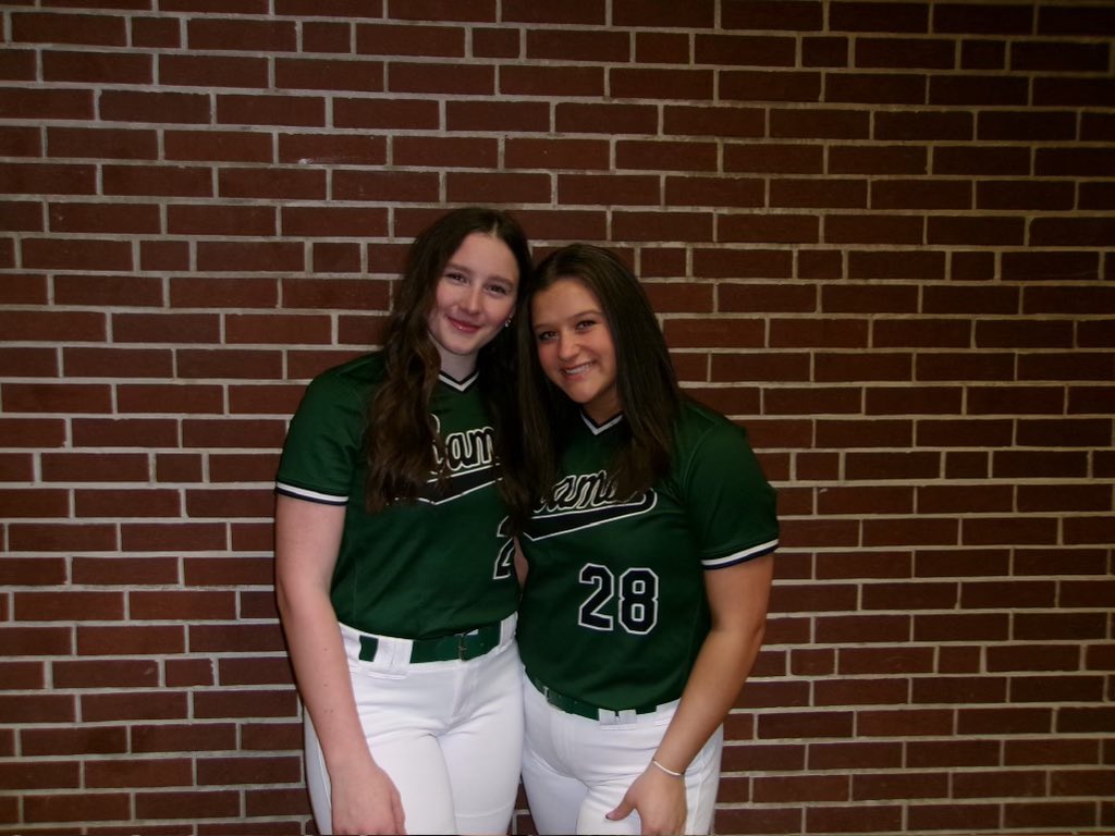 Congratulations to our 2024 varsity captains junior Calle Henne and senior Mackenzie Gillis! 💚🐏