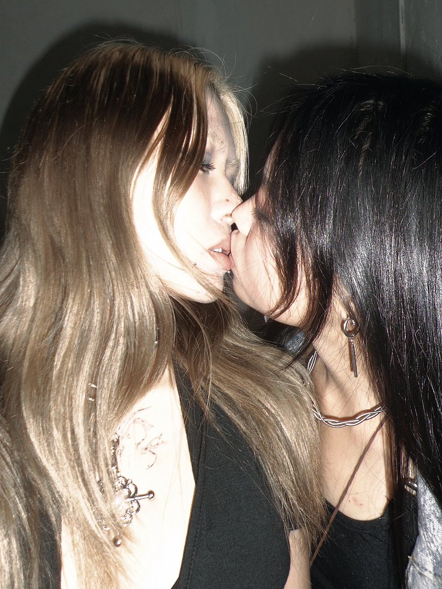 momo (@iamdyingout) on Twitter photo 