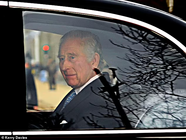 Look everyone! Apparently clear photos can be taken.......Charles leaving Windsor today  
 #KensingtonPalaceEXPOSED #FakeyKatie #NotKate