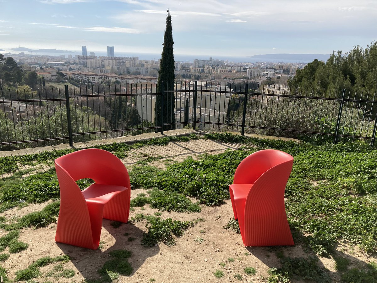 Hasard du calendrier : à Marseille, il n’y avait pas seulement un président de la République et trois ministres aujourd’hui… mais aussi deux fauteuils rouges ! RDV ce jeudi pour notre #ComplementDenquete sur les règlements de compte, dont le nombre a explosé en 2023