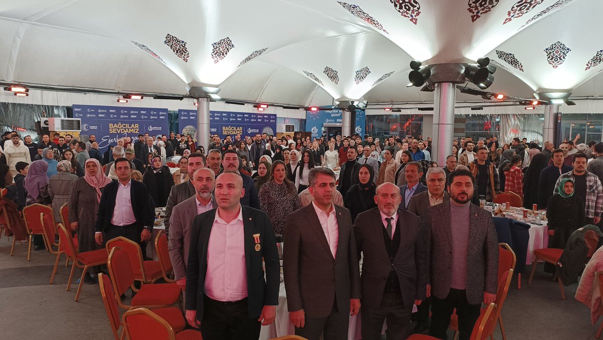 Kaymakamımız Abdullah UÇGUN, Belediye Başkanımız Abdullah ÖZDEMİR ,İlçe Milli Eğitim Müdürümüz Mustafa YILMAZ ve kurum amirleri  Şehit ve Gazi Aileleri ile Bağcılar Halk Sarayında iftar yemeğinde biraraya geldiler.