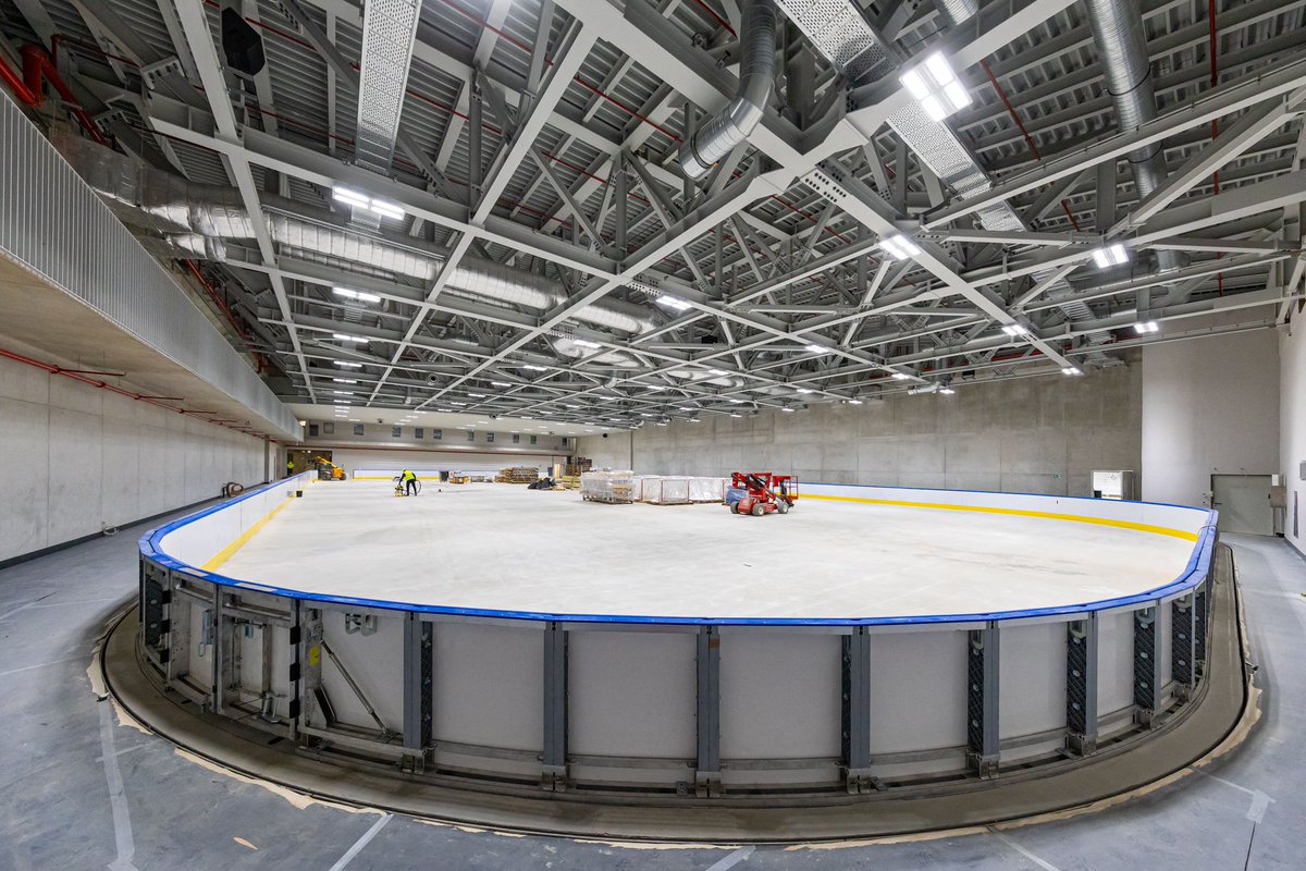 Die Bande in der Trainingshalle steht 😍 Es geht richtig voran im #SAPGarden 💪 👉 sapgarden.com 🤝 @RedBullMuenchen @FCBBasketball @SAPdach @SchindlerDE @redbullGER @3XN_GXN @OLYMPIAPARK @StadtMuenchen 📸 by Flo Hagena