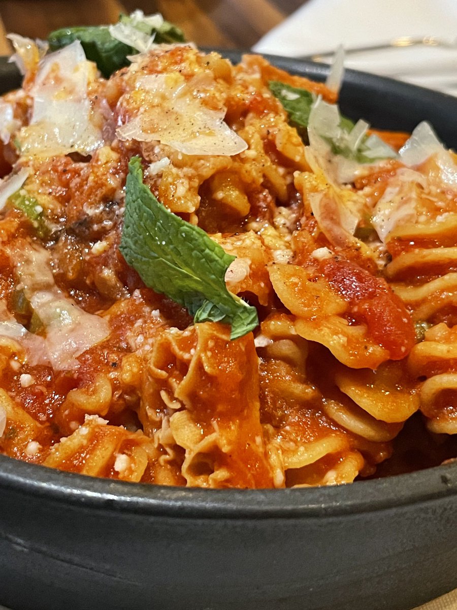 eatinglasvegas's tweet photo. I told James Trees there was only one thing wrong with his Trippa Parmigiana w/ Radiatore Pasta: that he didn’t have enough stomach to make it to my taste. 🤔🍝🇮🇹🧀🍅
#offal #EsthersKitchen #DTLV https://t.co/r4ze1PSIXf