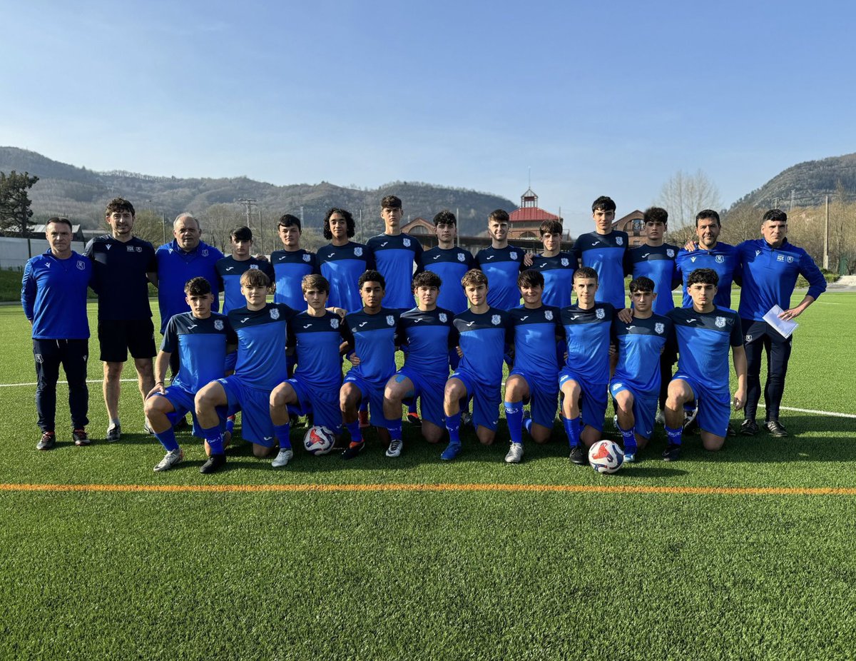 gipuzkoafutbola's tweet image. 🔵⚪️ 𝐊𝐀𝐃𝐄𝐓𝐄 𝐌𝐔𝐓𝐈𝐋𝐄𝐍 𝐆𝐈𝐏𝐔𝐙𝐊𝐎𝐀𝐊𝐎 𝐒𝐄𝐋𝐄𝐊𝐙𝐈𝐎𝐀

Kadete mutilen selekzioak Ubitarten entrenatu du martxoaren 26an Kantabriako selekzioaren aurka jokatuko duten lagunartekoa prestatzeko.

#GipuzkoaBatGara
