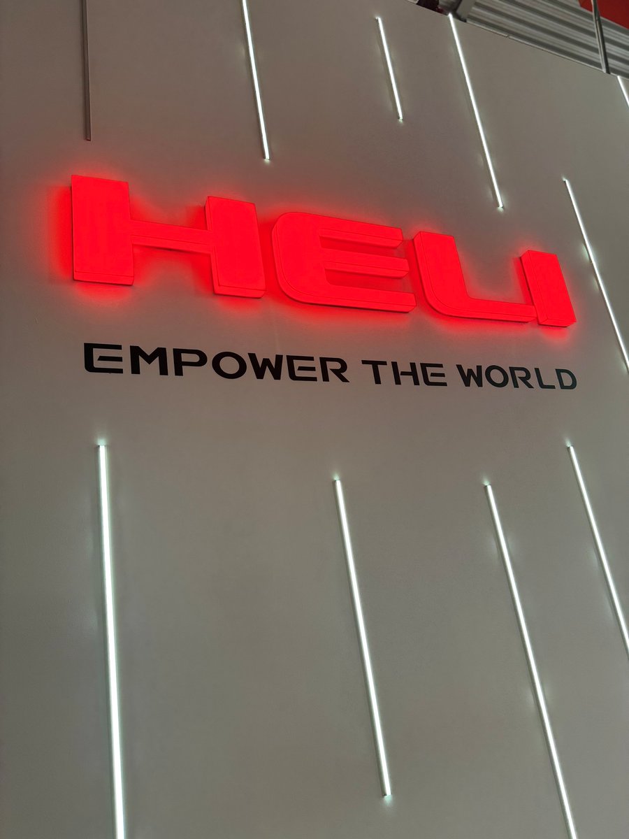 HELI_STAPLER's tweet photo. Recap LOGIMAT TAG 1

Viele neue Eindrücke und interessante Gespräche haben wir bereits geführt.  
Unsere Ausstellungsfläche mit tollen neuen Produkten findet ihr in Halle 9 Stand 9D75 sowie zwischen den Hallen 9 und 10. 

#heli #logimat2024 #forklift #stapler #messe #helistapler https://t.co/8Ss6kRgsop