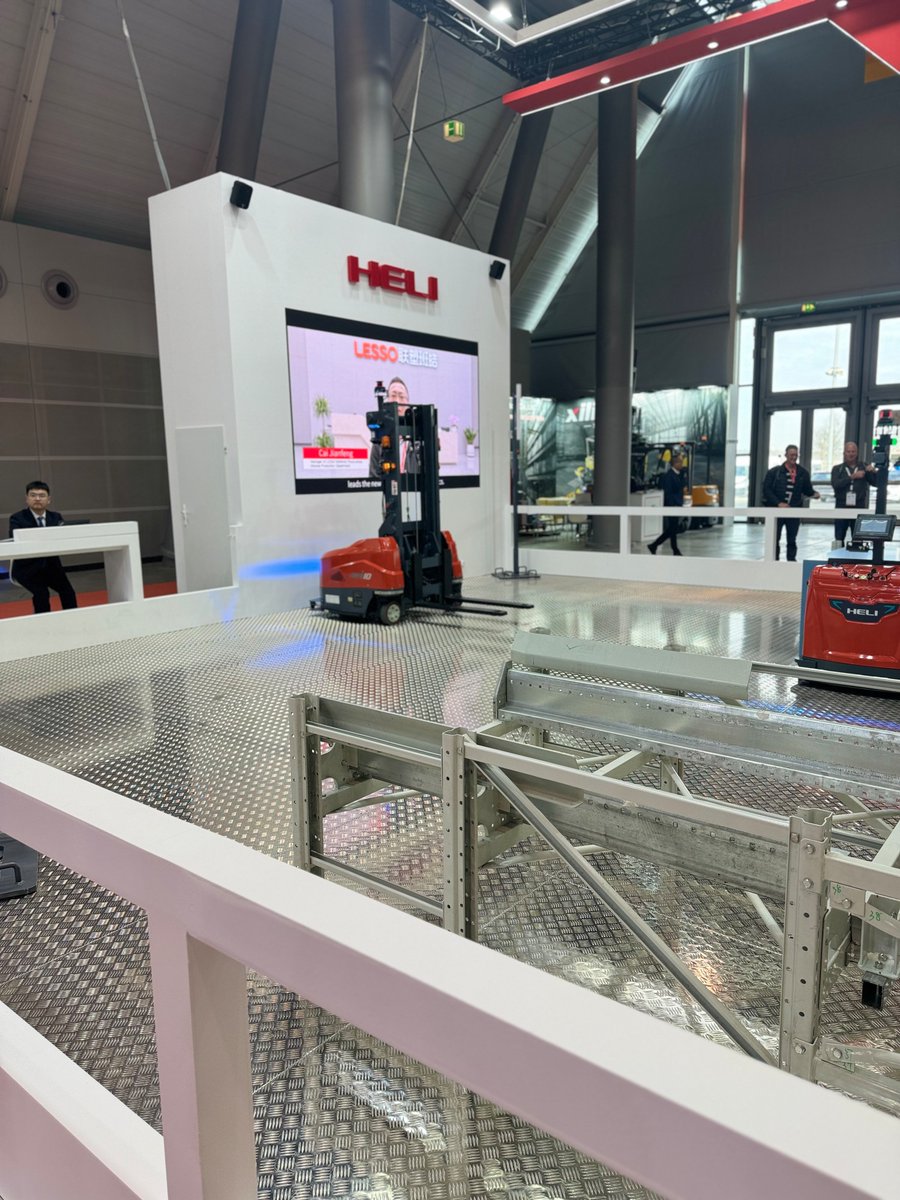 HELI_STAPLER's tweet photo. Recap LOGIMAT TAG 1

Viele neue Eindrücke und interessante Gespräche haben wir bereits geführt.  
Unsere Ausstellungsfläche mit tollen neuen Produkten findet ihr in Halle 9 Stand 9D75 sowie zwischen den Hallen 9 und 10. 

#heli #logimat2024 #forklift #stapler #messe #helistapler https://t.co/8Ss6kRgsop