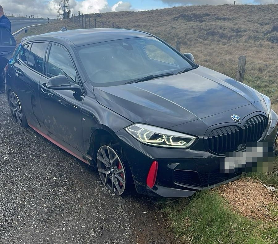 gmpolice's tweet image. #ARREST | Officers win at cross country race as they chase suspected burglar across Saddleworth moors 🏃 

More ➡️ orlo.uk/EJ3xd