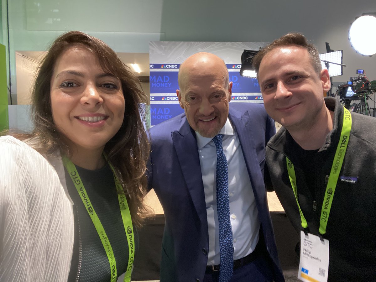 ParnazTabrizian's tweet photo. @CNBC 
Selfie with the one and only! @jimcramer @PhilMitsopoulos #NVIDIAGTC @NVIDIAGTC https://t.co/Ic2U1VVijW