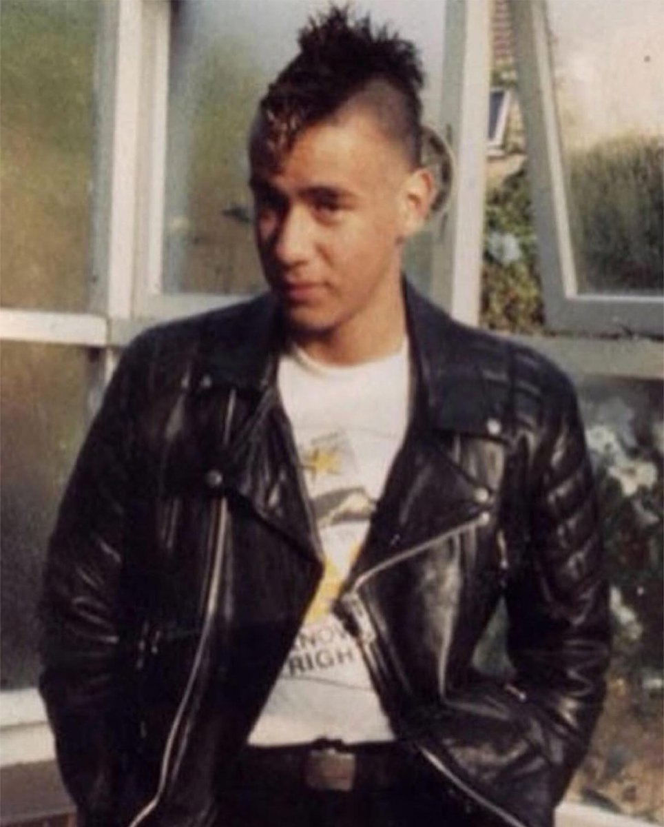 A mohawked Fred Armisen, 1980s

#trenchmouth #ianrubbish #fredarmisen