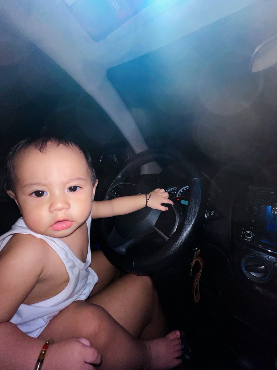 caaaaarmelita's tweet photo. Takbong pogi lang 😂 https://t.co/ZqfJkclaEb