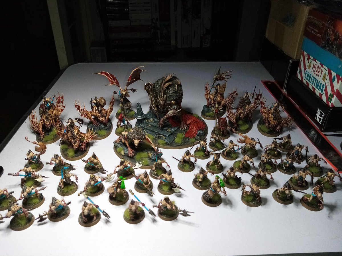 Ogregut's tweet photo. Finished my Flesh Eaters, loved these models! #WarhammerAgeofSigmar #WarhammerCommunity #ghouls https://t.co/hh4uHPD7jD