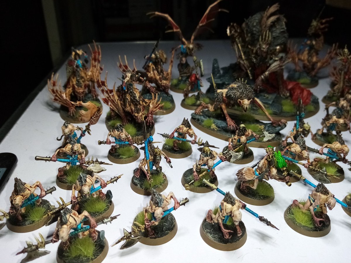 Ogregut's tweet photo. Finished my Flesh Eaters, loved these models! #WarhammerAgeofSigmar #WarhammerCommunity #ghouls https://t.co/hh4uHPD7jD