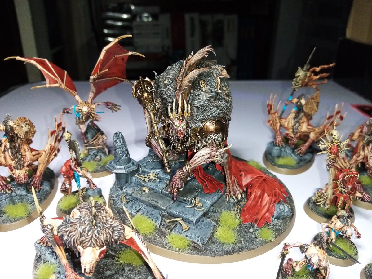 Ogregut's tweet photo. Finished my Flesh Eaters, loved these models! #WarhammerAgeofSigmar #WarhammerCommunity #ghouls https://t.co/hh4uHPD7jD
