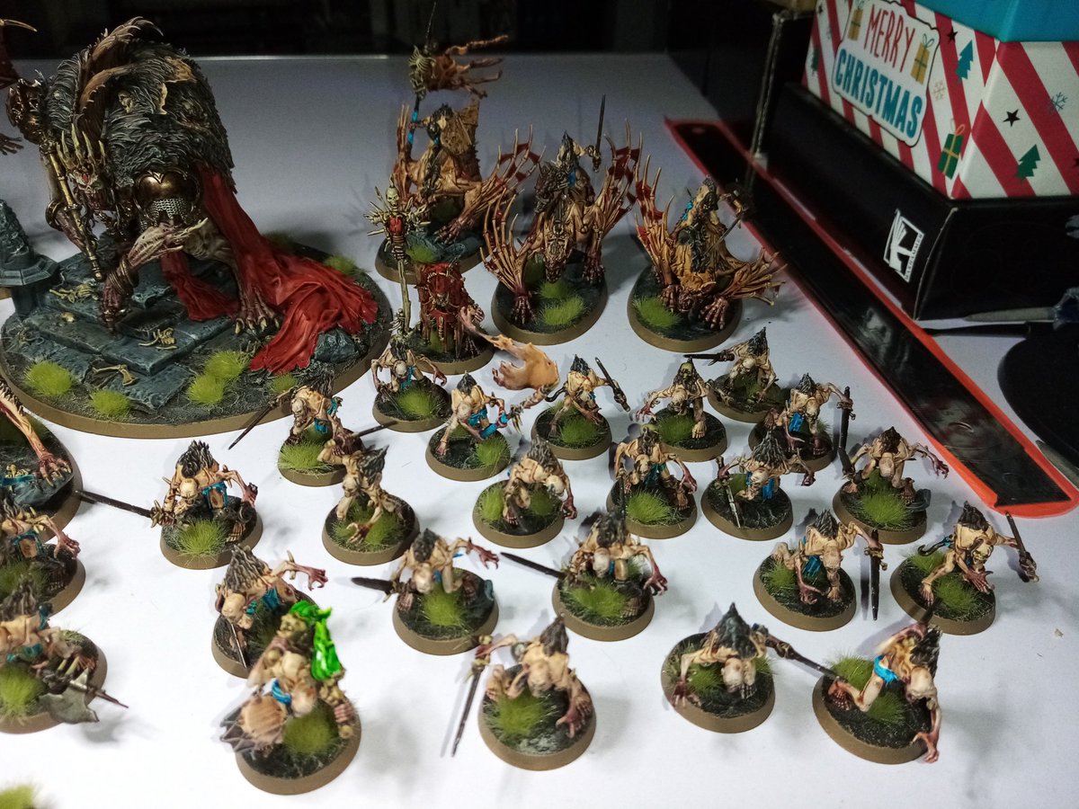 Ogregut's tweet photo. Finished my Flesh Eaters, loved these models! #WarhammerAgeofSigmar #WarhammerCommunity #ghouls https://t.co/hh4uHPD7jD