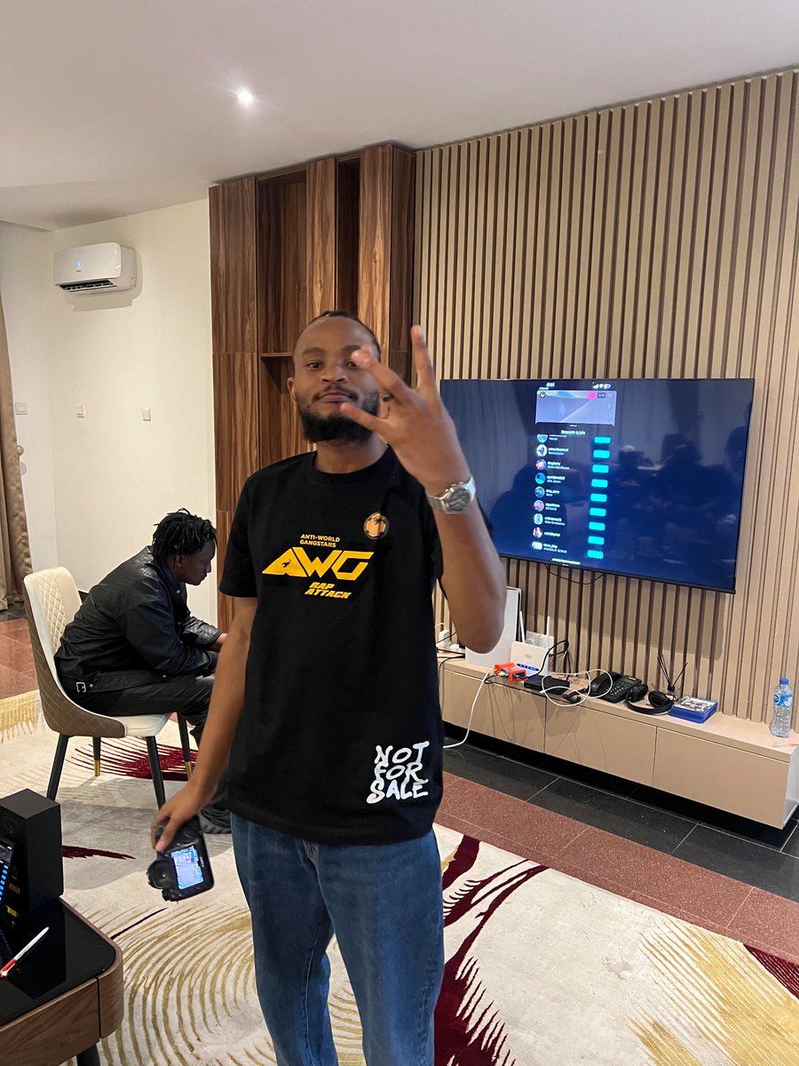 Camomars_37's tweet photo. AWG RAP ATTACK GOING ON NOW!!!! YOU WANT TO WIN 2K DOLLARS? GO JOIN THE LIVE NOW!!!! #AWGRAPATTACK https://t.co/neNGkE3GSl