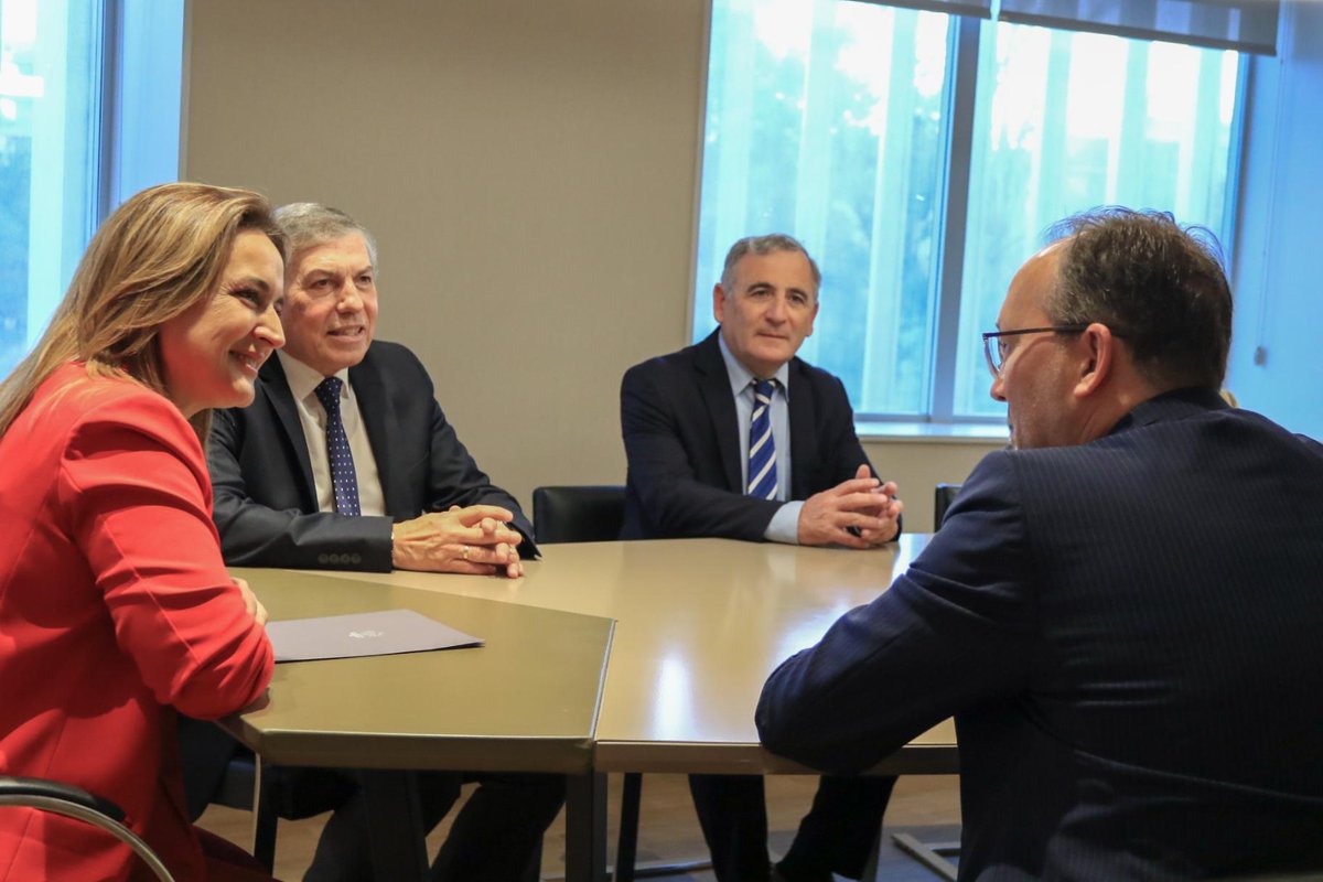 Junto a la Vicegobernadora <a href="/myriprunotto/">Myrian Prunotto</a> recibimos al Embajador de Bélgica <a href="/KarlDhaene/">Karl Dhaene</a> acompañado por la Consul Francoise Puissant Baeyens y la Consul Honoraria en Cba Lieve Ecker
(Abro hilo).