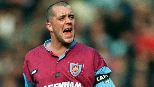 ahrememberthem's tweet photo. JULIAN DICKS

He began his career @BCFC before his first move to @WestHam in 1988. In 1993 he moved to @LFC under Graeme Souness but would eventually return to the Hammers in 1994 after Souness was sacked. Goals scored, firery testimonial, what are your memorys? #ART #JulianDicks https://t.co/Go98xScfku