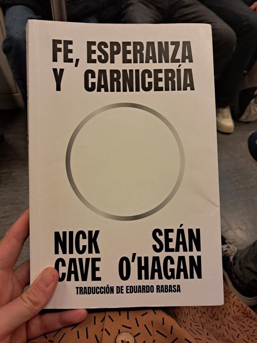 carlafonta's tweet photo. Una delicia. Feia temps que no gaudia tant amb un llibre. 💆‍♀️ https://t.co/PA7v0F4Gtl