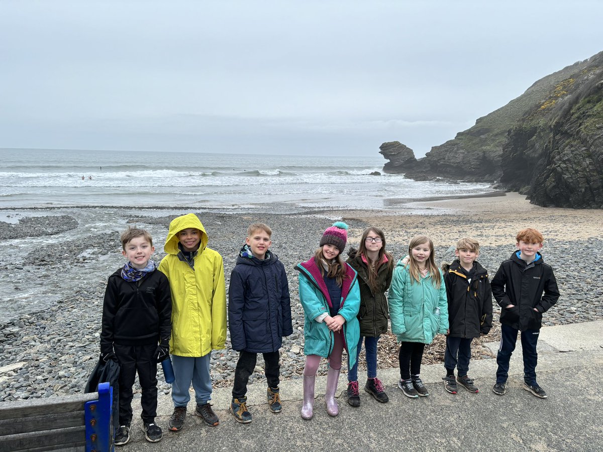 Dyma ni wedi cyrraedd traeth Llangrannog! 🏴󠁧󠁢󠁷󠁬󠁳󠁿 🌊