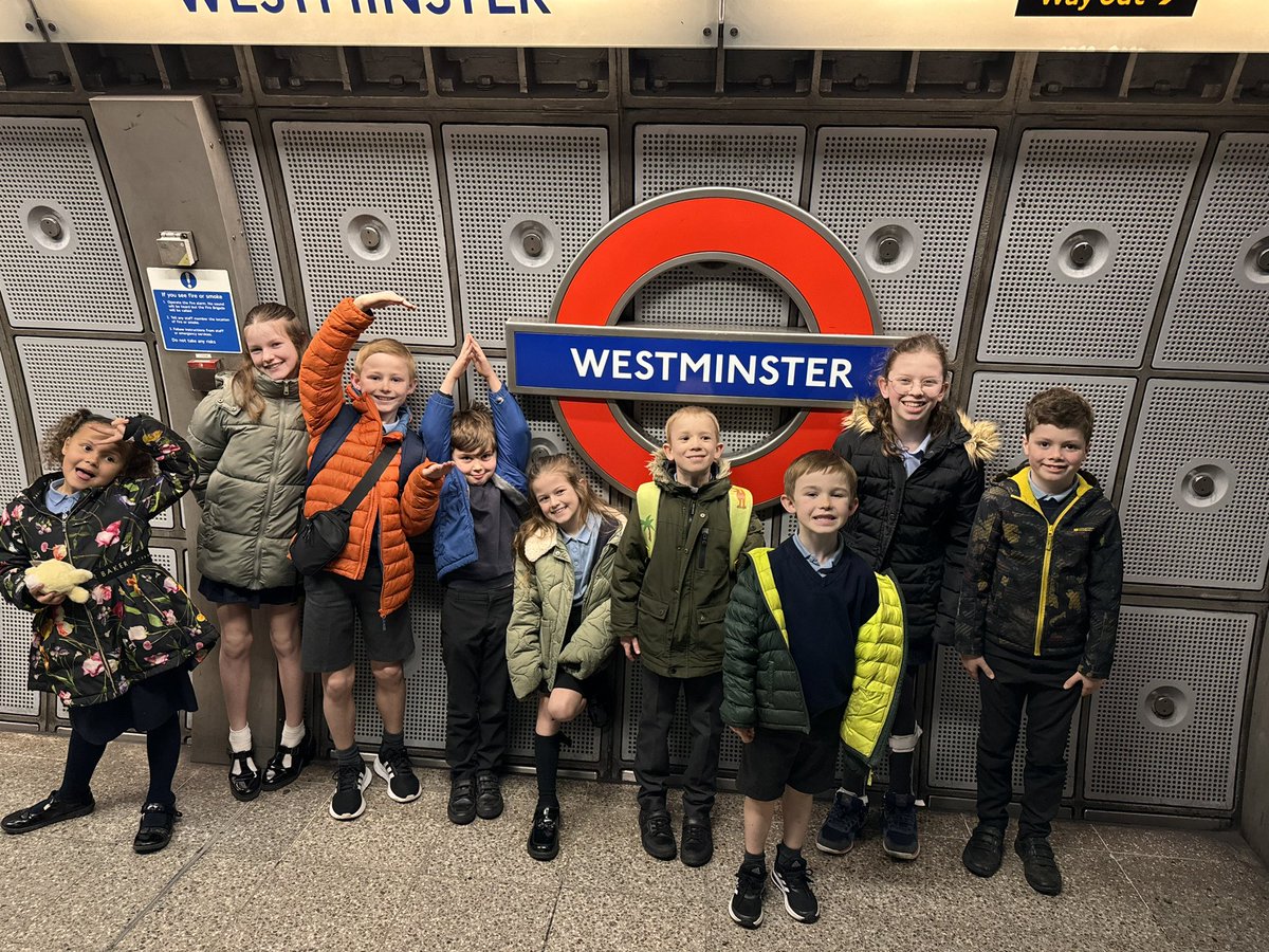 stathernprimary's tweet photo. So proud of our School Council today.., we set off early to visit the home of democracy and the House of Parliament. A wonderful tour and workshop! Then a few sights! Thank you for being an amazing group to take 🤩 https://t.co/N649nBJbME