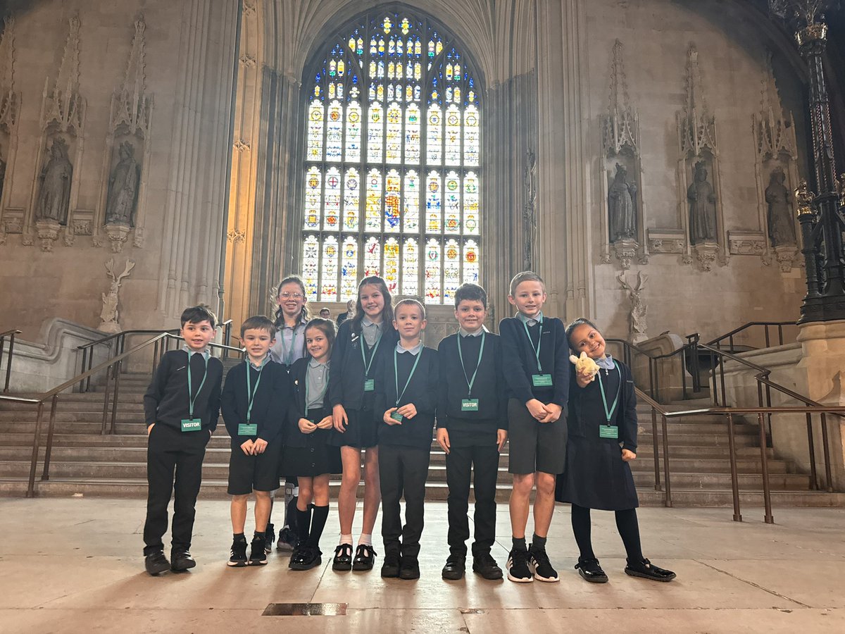 stathernprimary's tweet photo. So proud of our School Council today.., we set off early to visit the home of democracy and the House of Parliament. A wonderful tour and workshop! Then a few sights! Thank you for being an amazing group to take 🤩 https://t.co/N649nBJbME