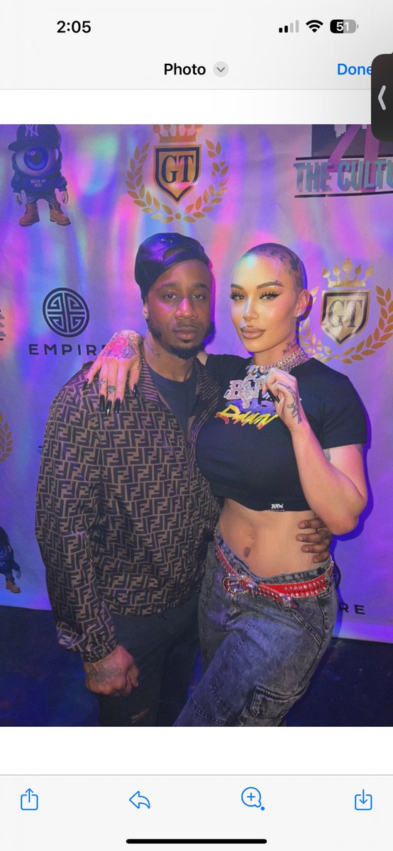 Akademiks's tweet photo. Naaaaa Benny the butcher really beat up Freddie Gibbs and took his baby moms 😭😭. Snatched Freddie Gibbs chain and gave his baby moms a new one. https://t.co/Wr1ZfpJfMz