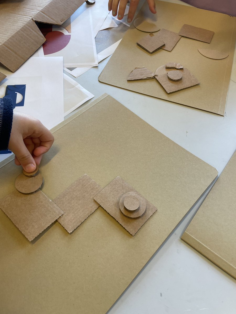 fragosusmarkus's tweet photo. Tancant processos. L’escultora sueca Tilde Grynnerup ens ajuda a tancar el viatge iniciat amb el conte Miércoles d’Anne Bertier. Animades escultures de formes geomètriques. Combinació i equilibri visual. Acumulacions,simetria.@escolacamins #somprojecte #somEscola #artcontemporani https://t.co/RQMPRKFmds