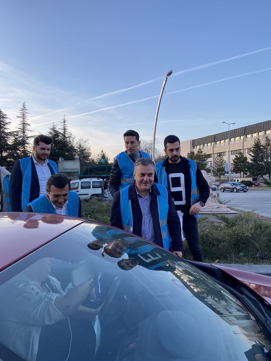 Bu akşam iftar sevincini Belediye Başkanımız Sn.<a href="/avbakidemirbas/">Av. Baki DEMİRBAŞ 🇹🇷</a> ve yönetim kurulu üyelerimiz ile birlikte Gençlik Kollarımızın geleneksel Beşevler iftar çadırında öğrenci kardeşlerimiz ve vatandaşlarımızla bir arada yaşadık.
 
Mevlâ dualarımızı, tuttuğumuz oruçları kabul etsin.