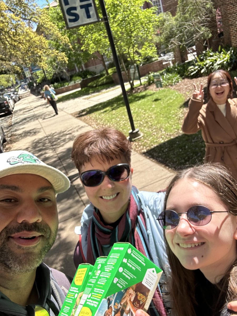 coachtufbpd's tweet photo. Who says #GrowthCheck has to be all business & no play!!
Happy Spring to everyone & if you’re on campus head over to the LBC QuadMcAlister Way to get your fix of @girlscouts cookies!
Not sure how I’m riding my bike back w all these boxes….. #RollWave https://t.co/IsGIbPDJcC