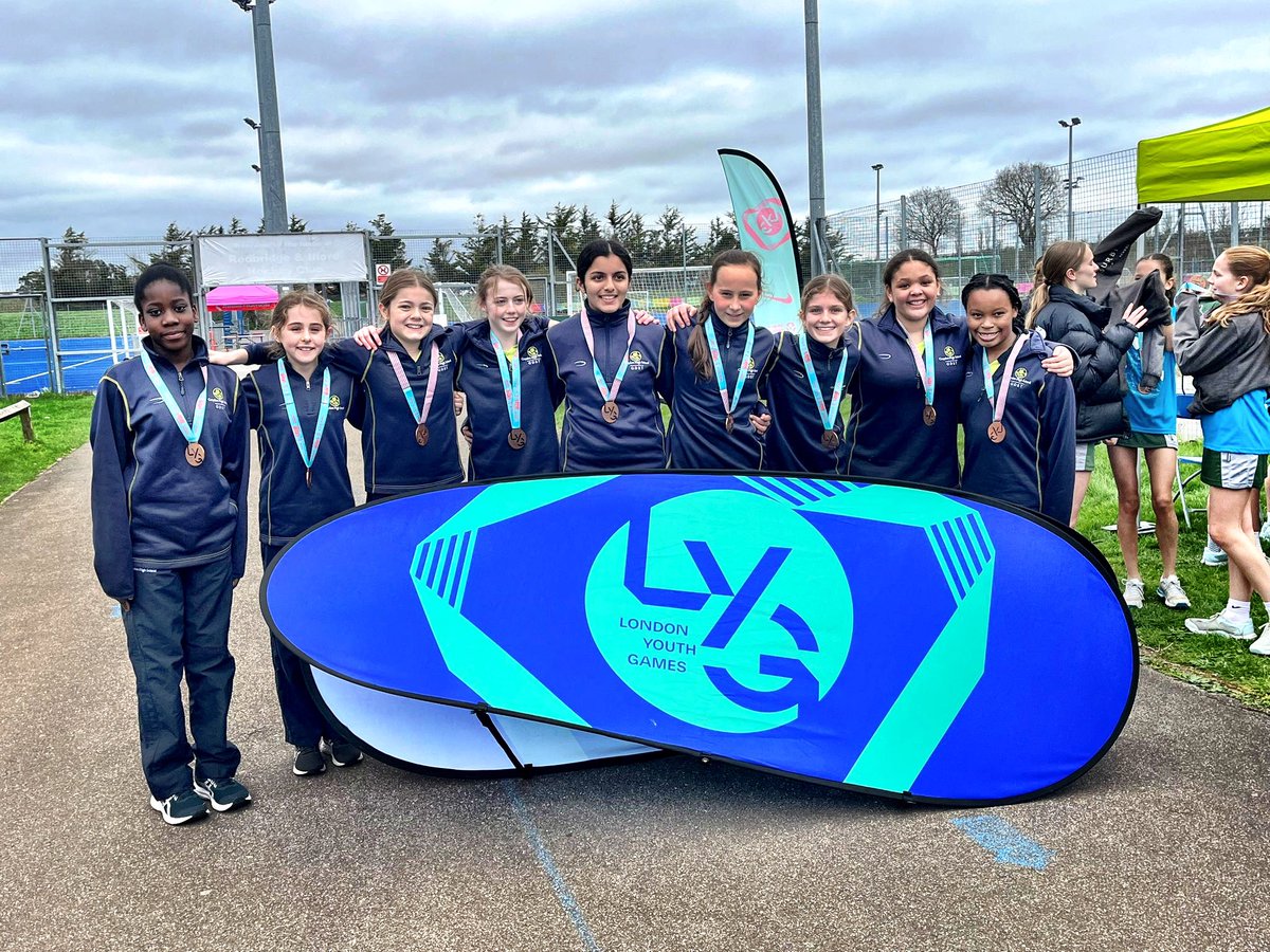 Wow - what a day for Year 7! A massive congratulations to our Under 12 netballers who won bronze in today’s London Youth Games Netball Championships! #Superstars @LdnYouthGames @CroydonHigh @croydonssp @CroydonHighHead 🥉🤩🎉
