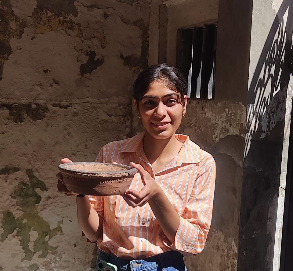 eventsofec's tweet photo. Ishika from #Meerut #UttarPradesh participating in #SelfieForSparrow contest under #कहां_गई_मेरे_आंगन_की_गौरैया Campaign.
#ECForBirds #SparrowDay2024 #ilovesparrows https://t.co/YYzfXqNcHd