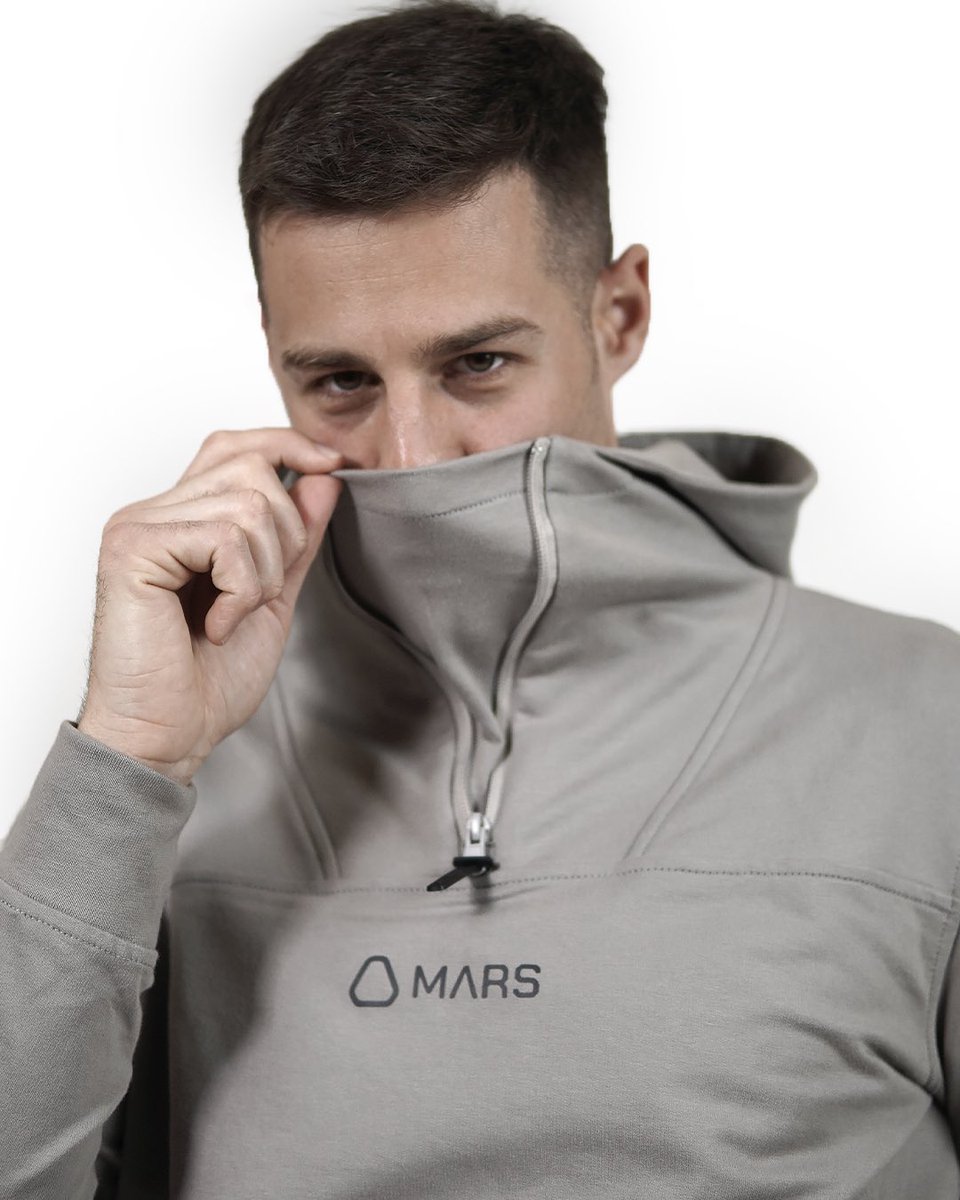 ActivewearMars's tweet photo. [NEW DROP] DESERT 

Otkrij udobnost i stil koji prate tvoj tempo - istraži naš Desert komplet [duks + trenerka]. 

Savršena simbioza pamuka, poliestera i elastina u prilagodljivom kroju, obogaćena reflektivnom 3D štampom.

https://t.co/48biogcbrO https://t.co/rdY2TBt6P2