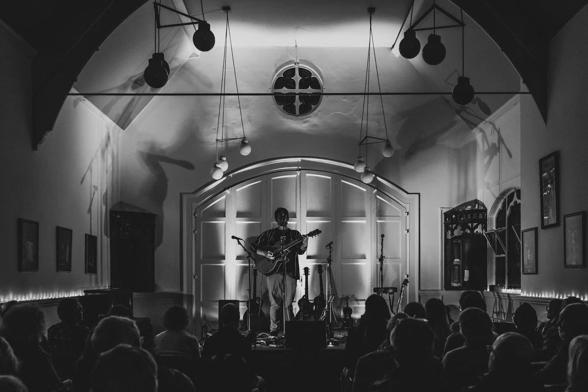 24/03/24 - Belper - The Railway w/Moon Bullet

30/03/24 - Chesterfield - Labour Club w/Del Scott Miller and Soup Review

05/04/24 - Newcastle-under-Lyme - The Crossways w/John MacLeod

See you round the clubs x

📸 Lizzie Henshaw