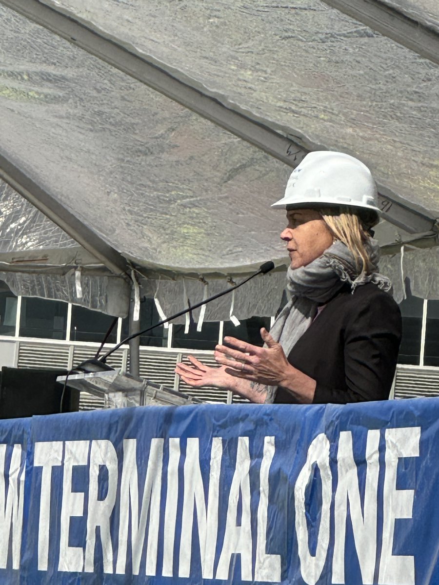 Our #Infrastructure Fund managing director, Sonia Axter, speaks to workers, #union leaders, investors at today’s @JFKAirport New Terminal One topping out ceremony. The fund is an equity partner in the $10B project - biggest U.S. #P3 - to create 1000s union jobs. #UnionStrong