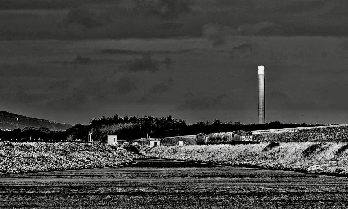 Tomorrow will see the demolition of the iconic Tinto Chimney on Holy Island, Holyhead. A beacon for all who travel through @VisitAnglesey @BBCWales @transport_wales @visitwales @ColasRailUK @NetworkRailWAL