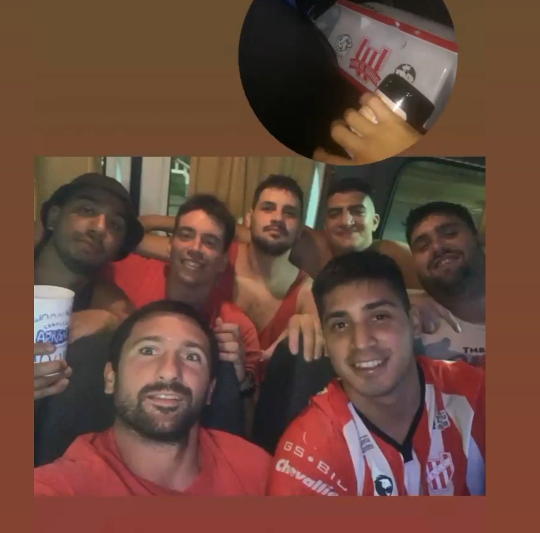 nicoa1918's tweet photo. Un año atrás, una secuencia de una hermosa locura que terminó de una manera increíble 
#ParaGanarleABocaEnLaBombonera https://t.co/d7IBfIBnBl
