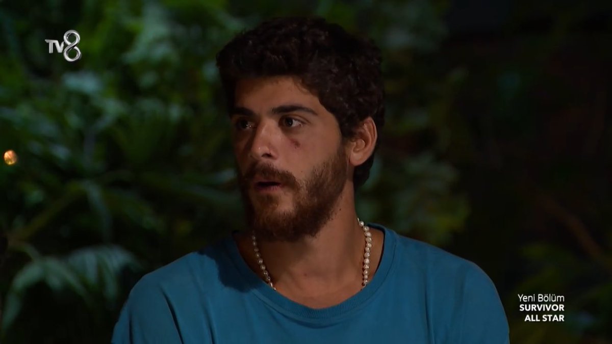 Survivor'da Poyraz cidden çok silik bir karakter.Batuhana salça olup gündeme gelmeye falan çalışıyor.Bu yüzden kendiyle alakası olmayan konulara bile atlıyor.Hayır atlasan ne olcak teneke Batuhan ağzının payını verecek oturacaksın yerine. #SurvivorAllStar2024 #Survivor2024Allstar