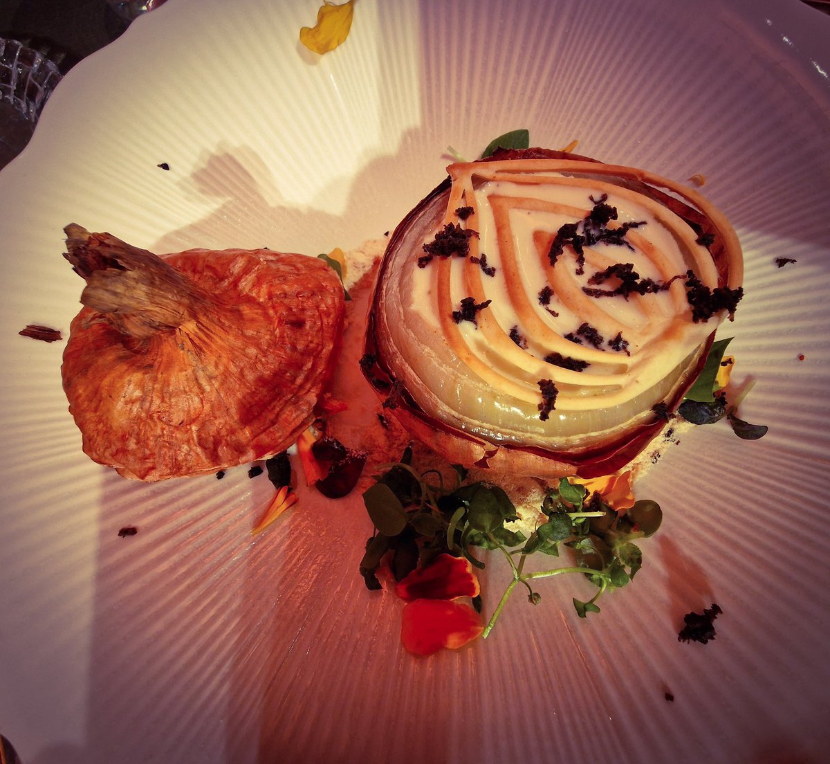 LynxSecu's tweet photo. Une entrée aussi belle que goûteuse 
Ce dîner tient toute ses promesses 
#GalaSECU
@Agora_Managers https://t.co/lal5Wqi1Ck
