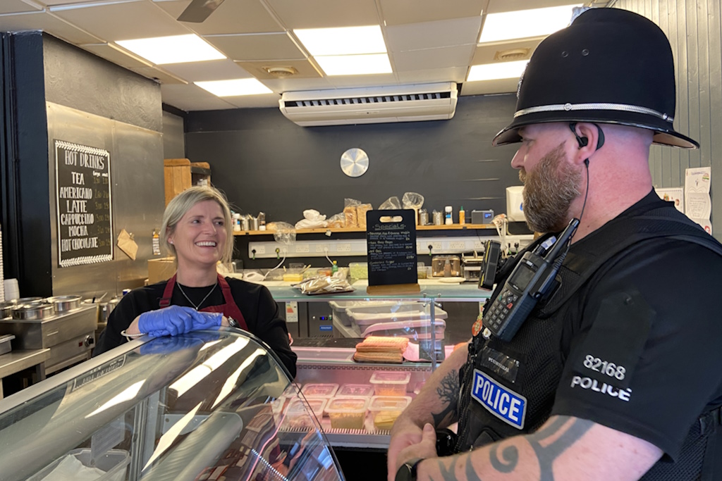 We visited #Brentwood High Street & Hutton Road #Shenfield with @EPBrentwood, @Brentwood_BC & @BwdConnected on Fri 15th to talk to retailers & shoppers about safety & security. We want them to report crime to us so we can work together to solve problems. More in Comments.